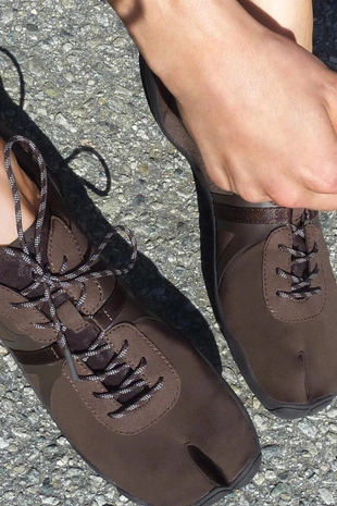 Плоские спортивные туфли- Заказать в России