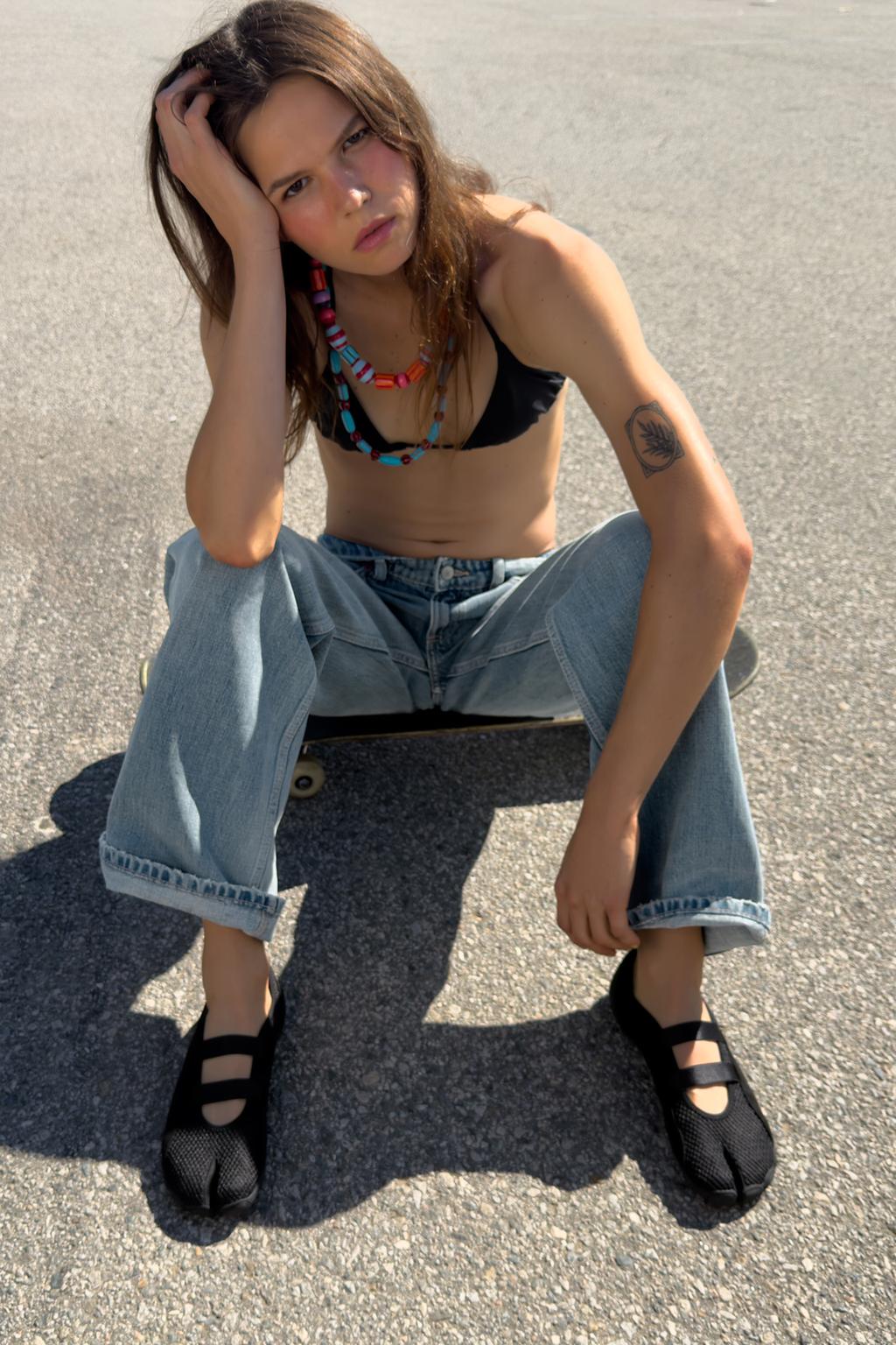 БАЛЕТКИ С ЭЛАСТИЧНЫМИ РЕМЕШКАМИ