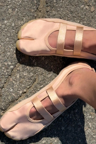 Балетки с эластичными ремешками- Заказать в России