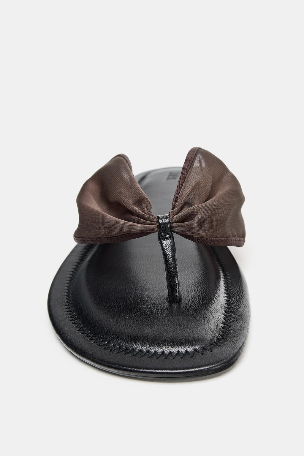 САНДАЛИИ ИЗ СЕТЧАТОЙ ТКАНИ НА ПЛОСКОЙ ПОДОШВЕ