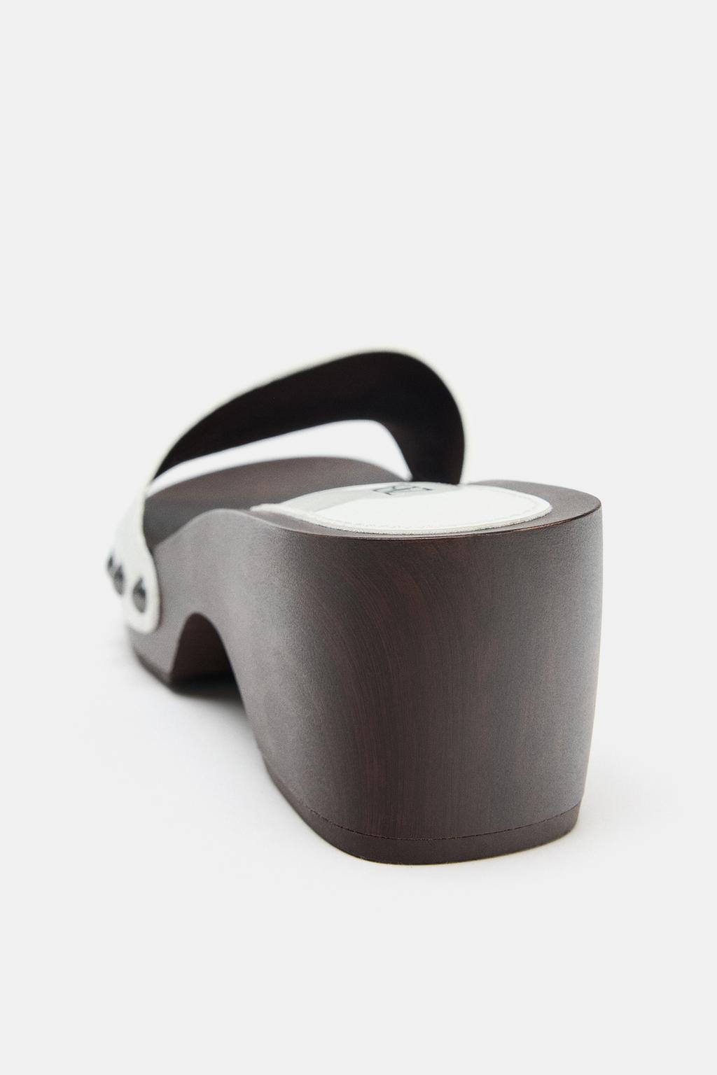 БОСОНОЖКИ НА ТАНКЕТКЕ ИЗ ЛАКИРОВАННОЙ КОЖИ