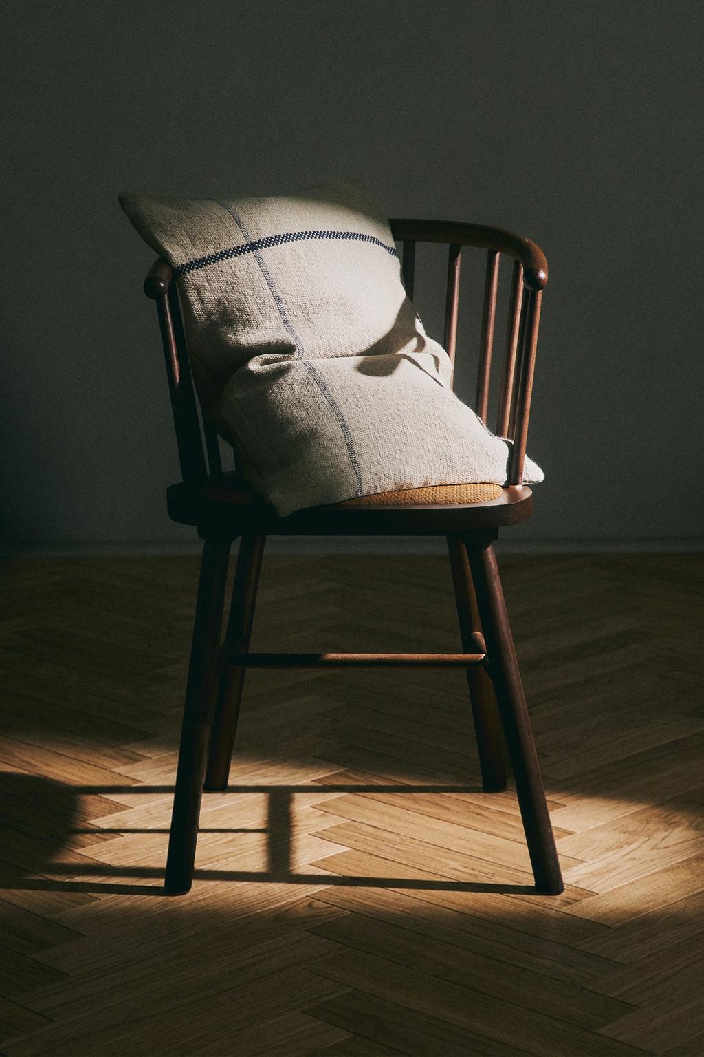 Чехол для подушки с контрастной полосой