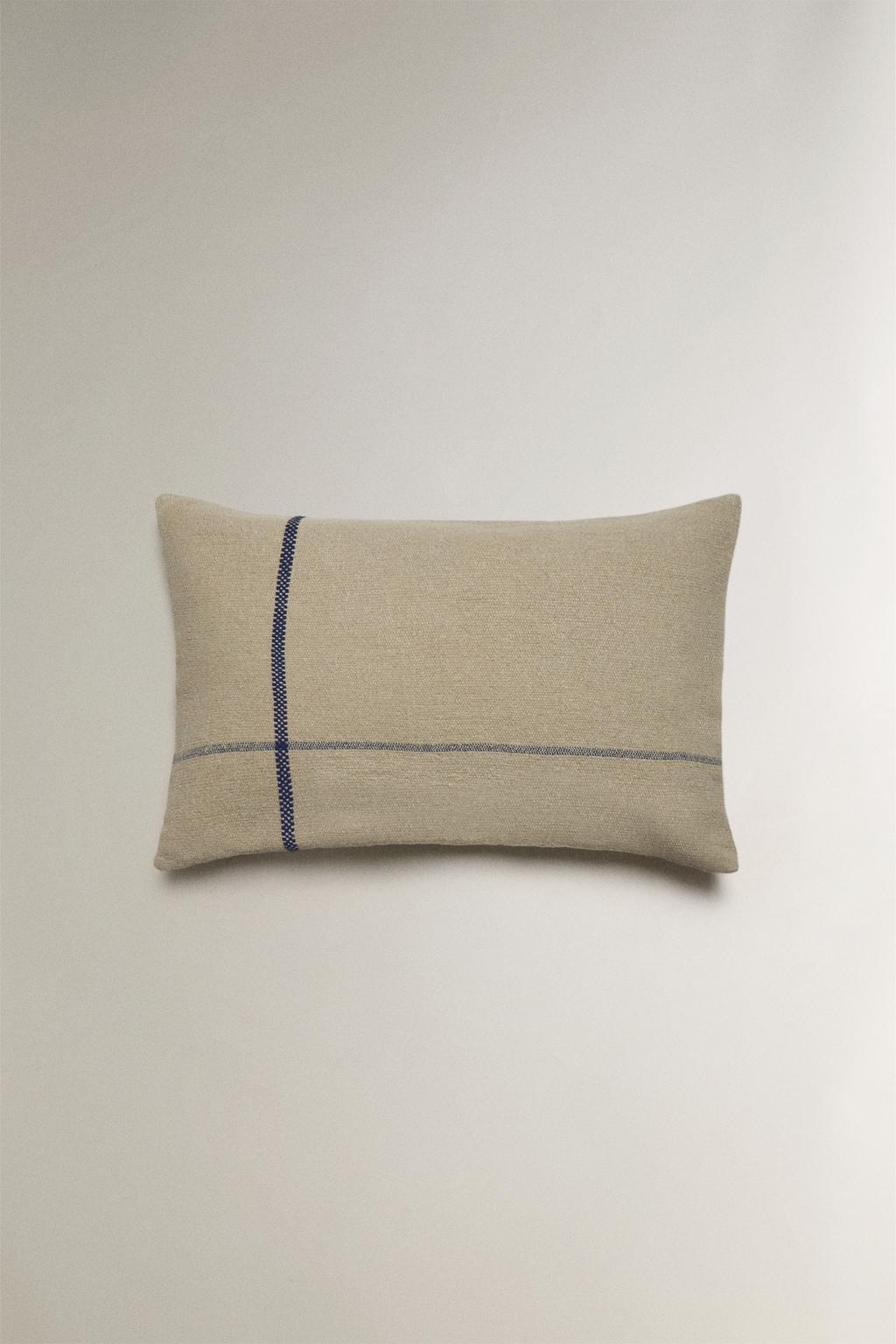 Чехол для подушки с контрастной полосой