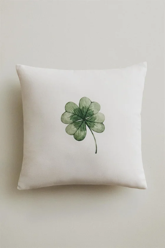 Чехол для подушки clover
