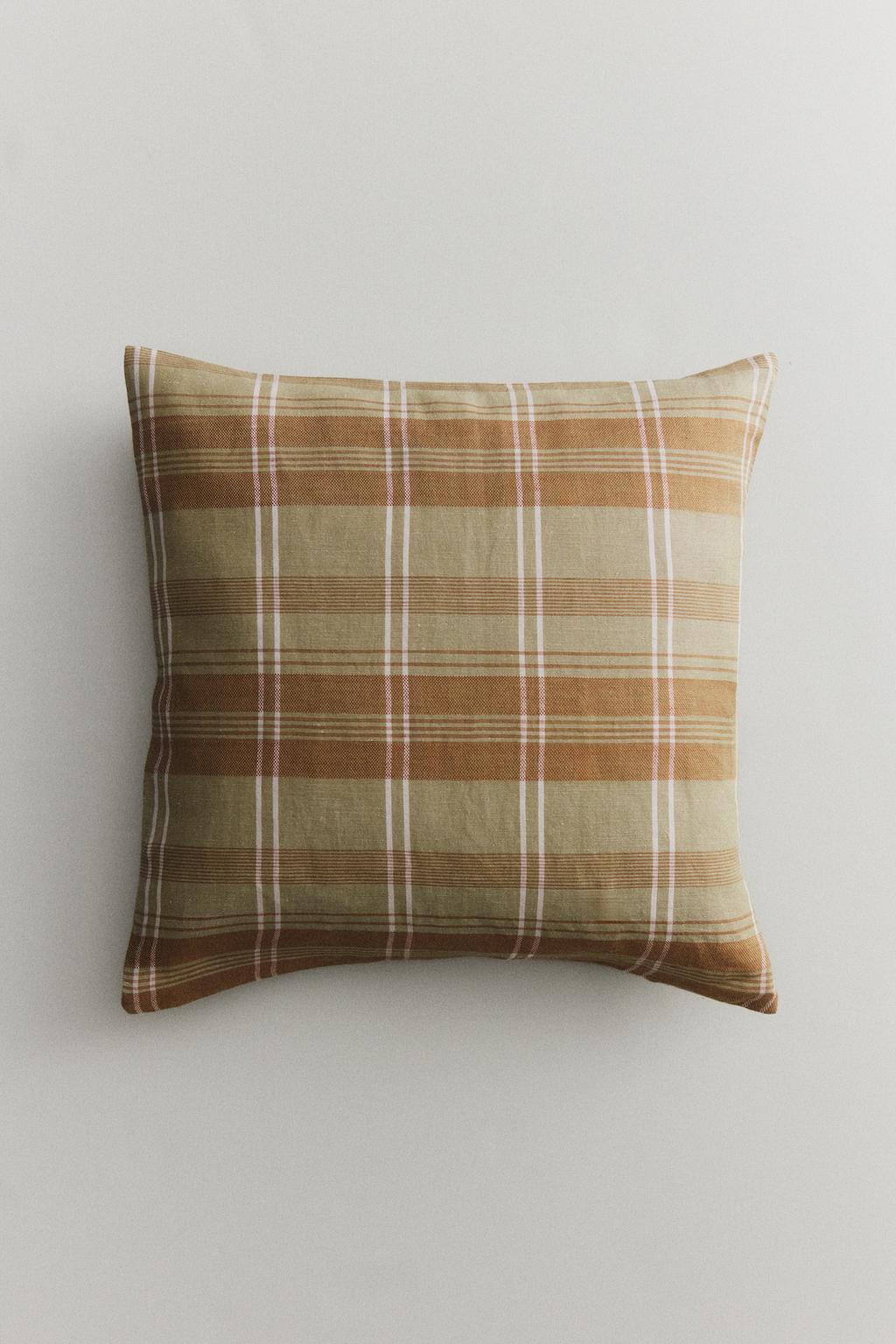 Чехол на подушку в клетку