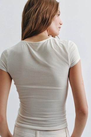 Футболка с воротником на пуговицах- Заказать в России