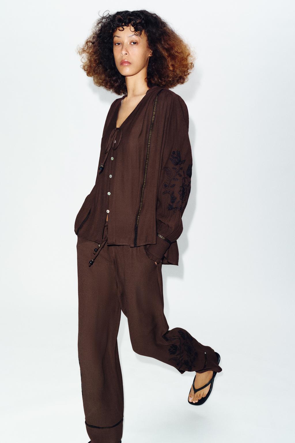 ШИРОКИЕ БРЮКИ С ВЫШИВКОЙ И КРУЖЕВНЫМИ ВСТАВКАМИ