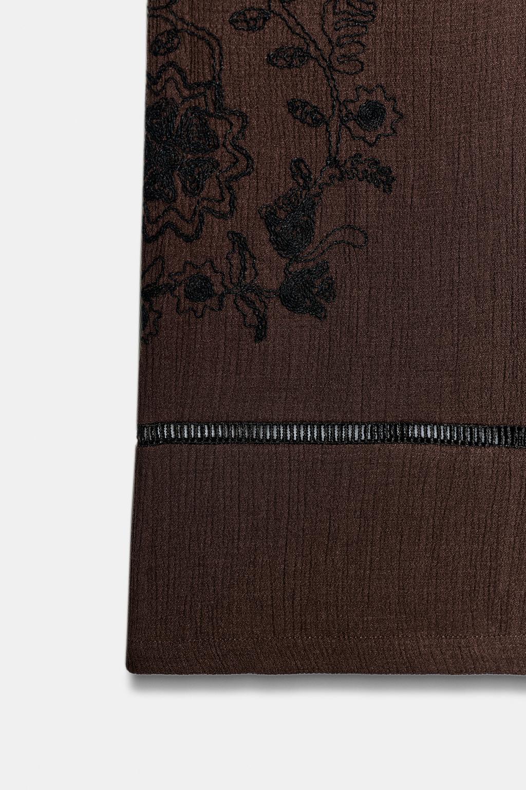 ШИРОКИЕ БРЮКИ С ВЫШИВКОЙ И КРУЖЕВНЫМИ ВСТАВКАМИ