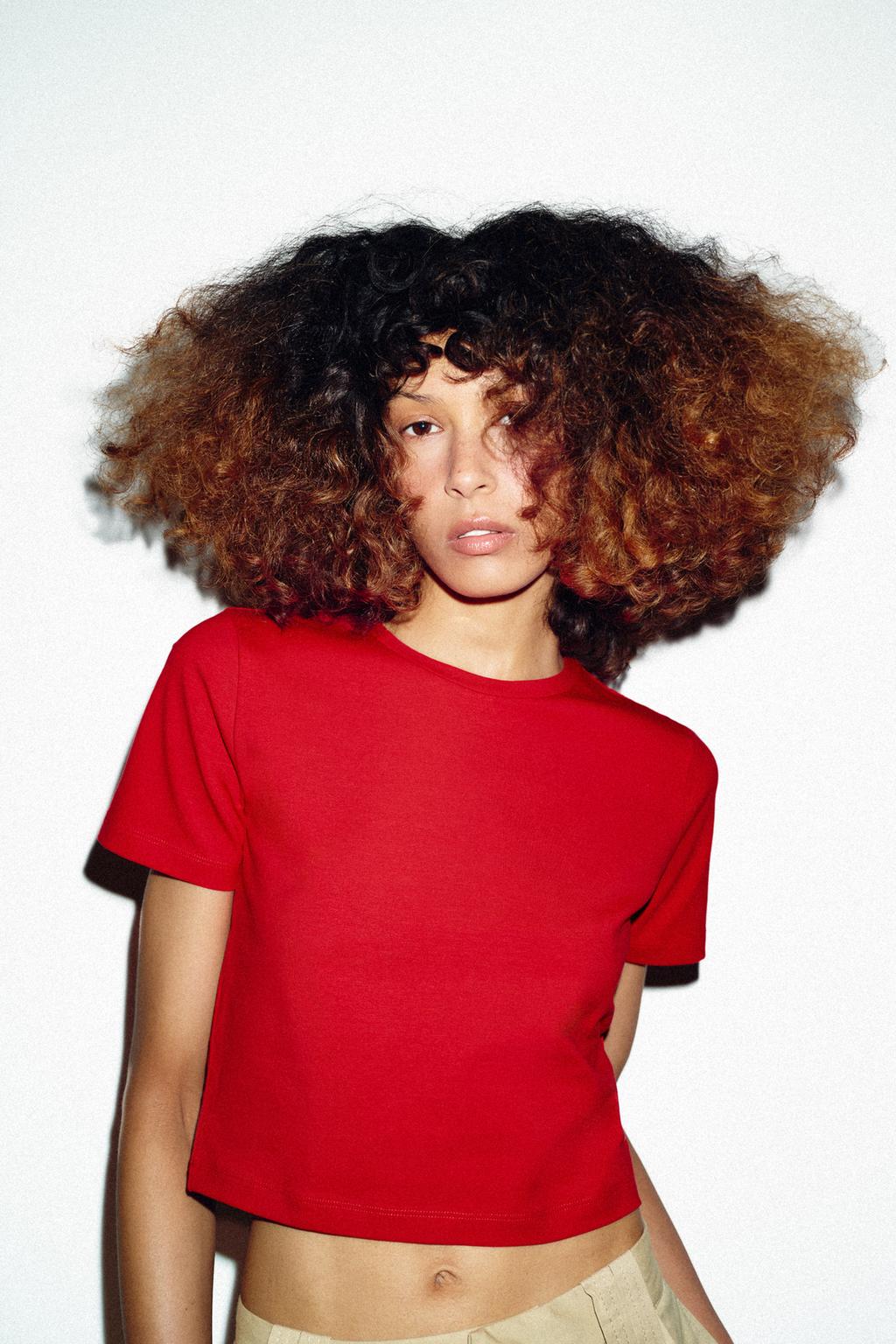 УКОРОЧЕННАЯ ФУТБОЛКА С КОРОТКИМИ РУКАВАМИ