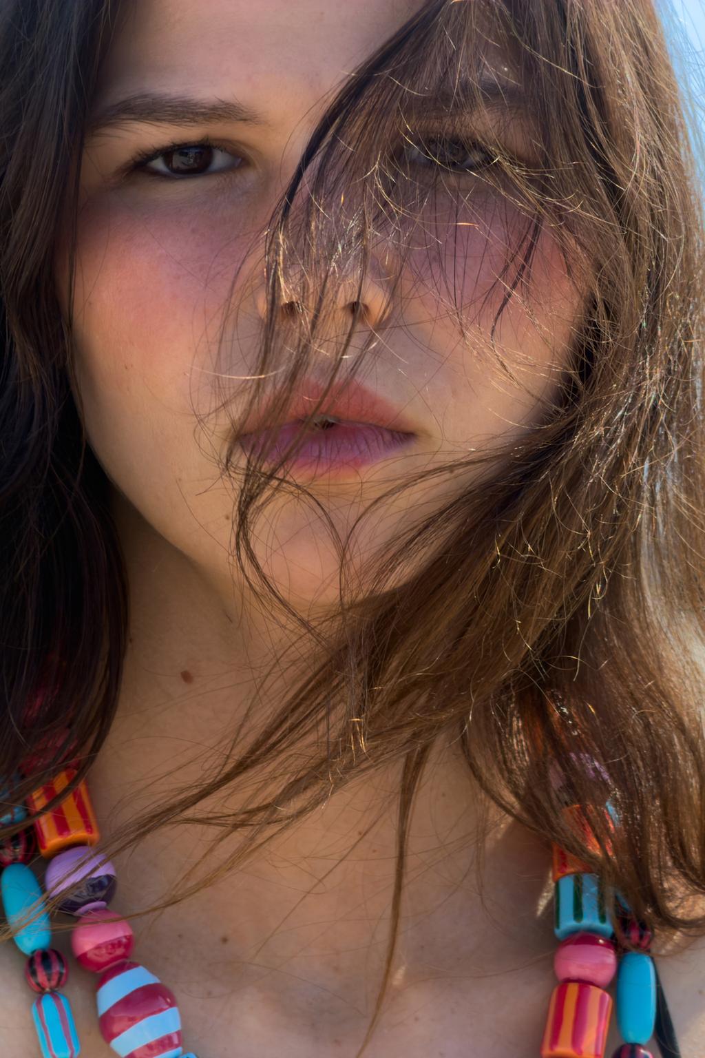 НАБОР ИЗ ДВУХ ОЖЕРЕЛИЙ С БУСИНАМИ В ПОЛОСКУ