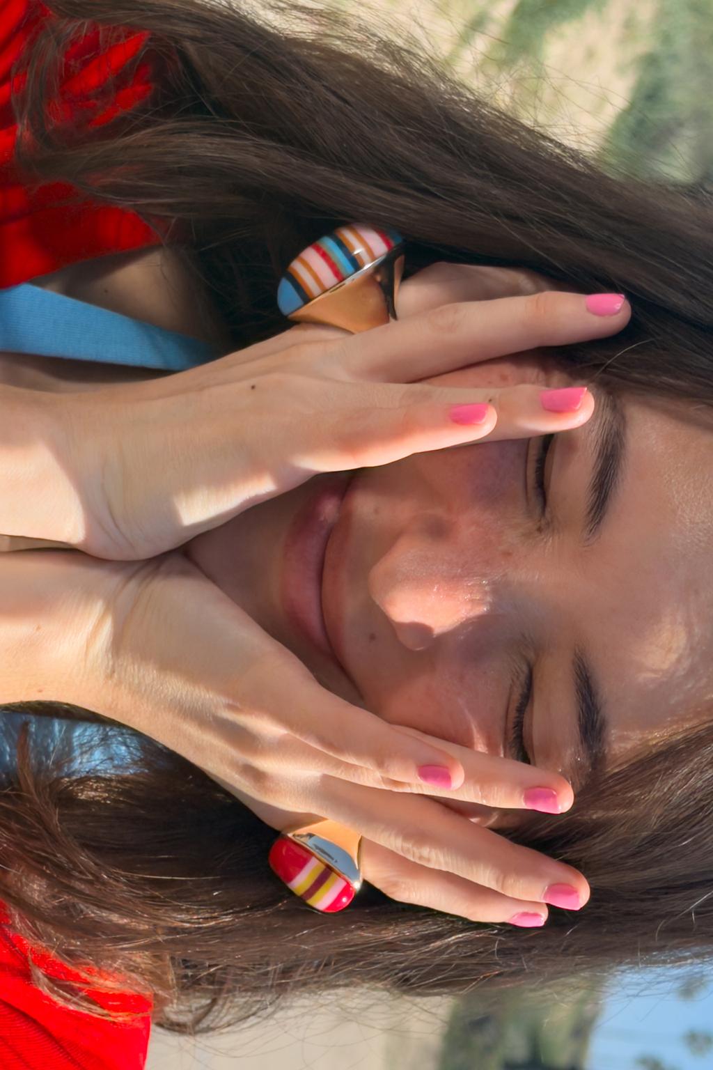 НАБОР ИЗ 2 КОЛЕЦ С ПОЛОСКАМИ ИЗ СМОЛЫ