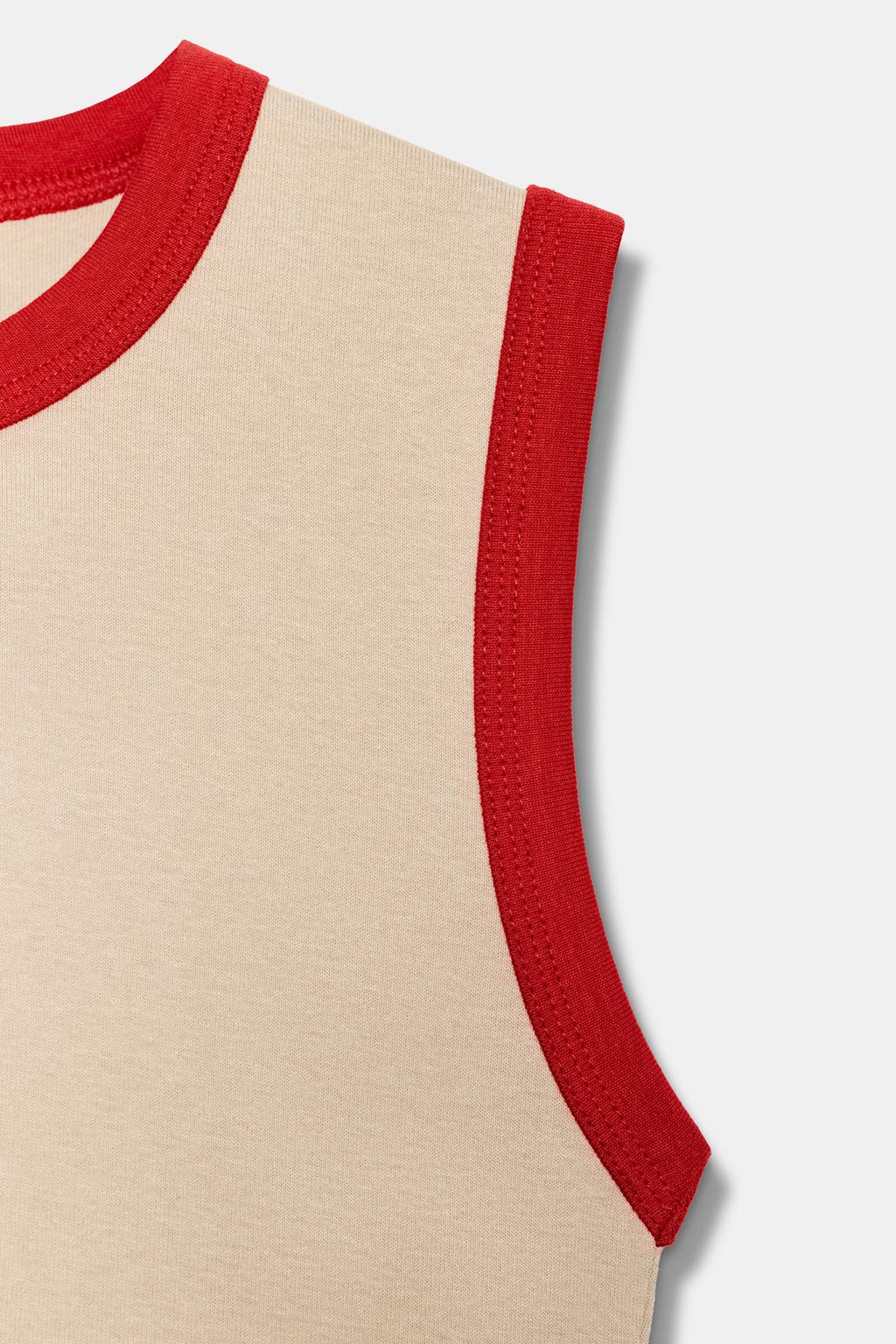 ФУТБОЛКА С КОНТРАСТНЫМИ ПОЛОСАМИ