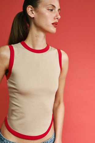 Футболка с контрастными полосами