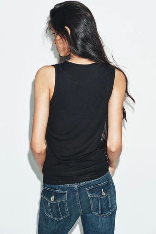 Футболка с двойными проймами