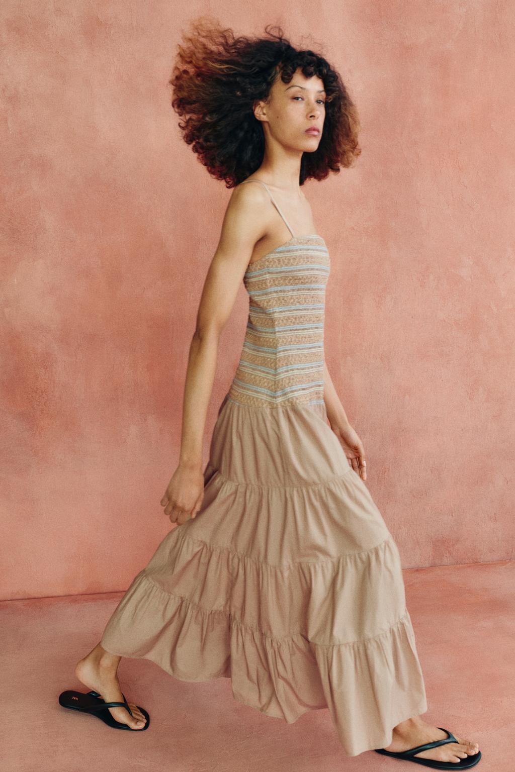 ПЛАТЬЕ МИДИ С ВЫШИВКОЙ И ЭФФЕКТОМ ЖАТКИ