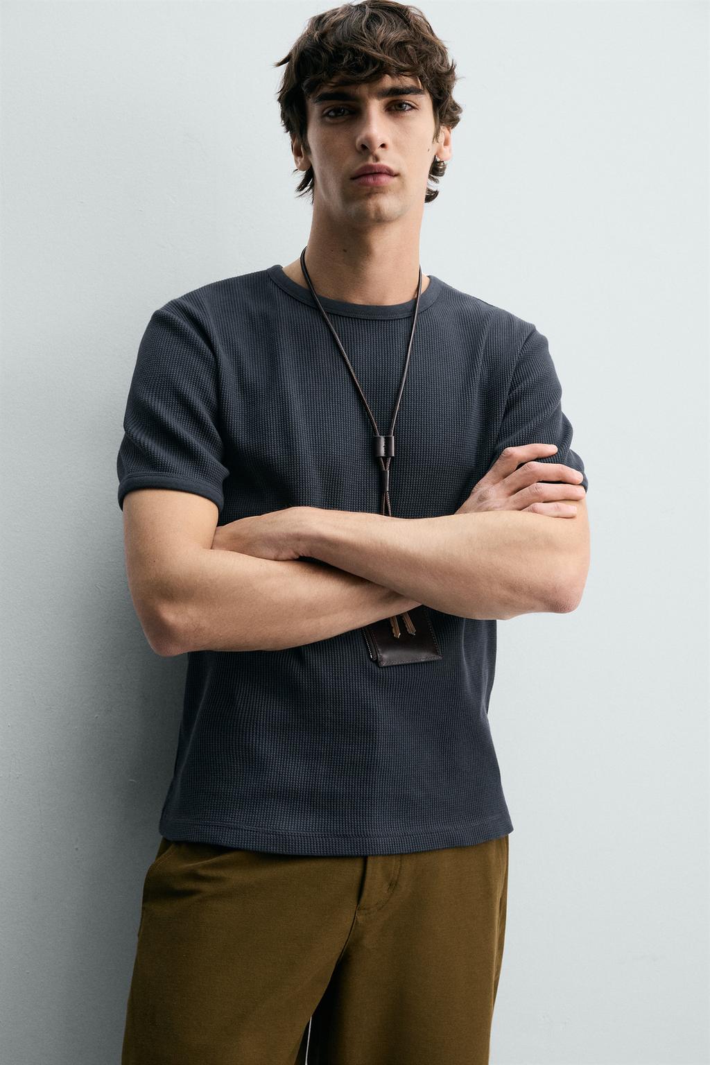 ФУТБОЛКА ИЗ РЕЛЬЕФНОГО ТРИКОТАЖА