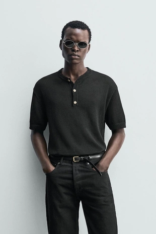 Футболка из трикотажа с воротником на пуговицах- Заказать в России