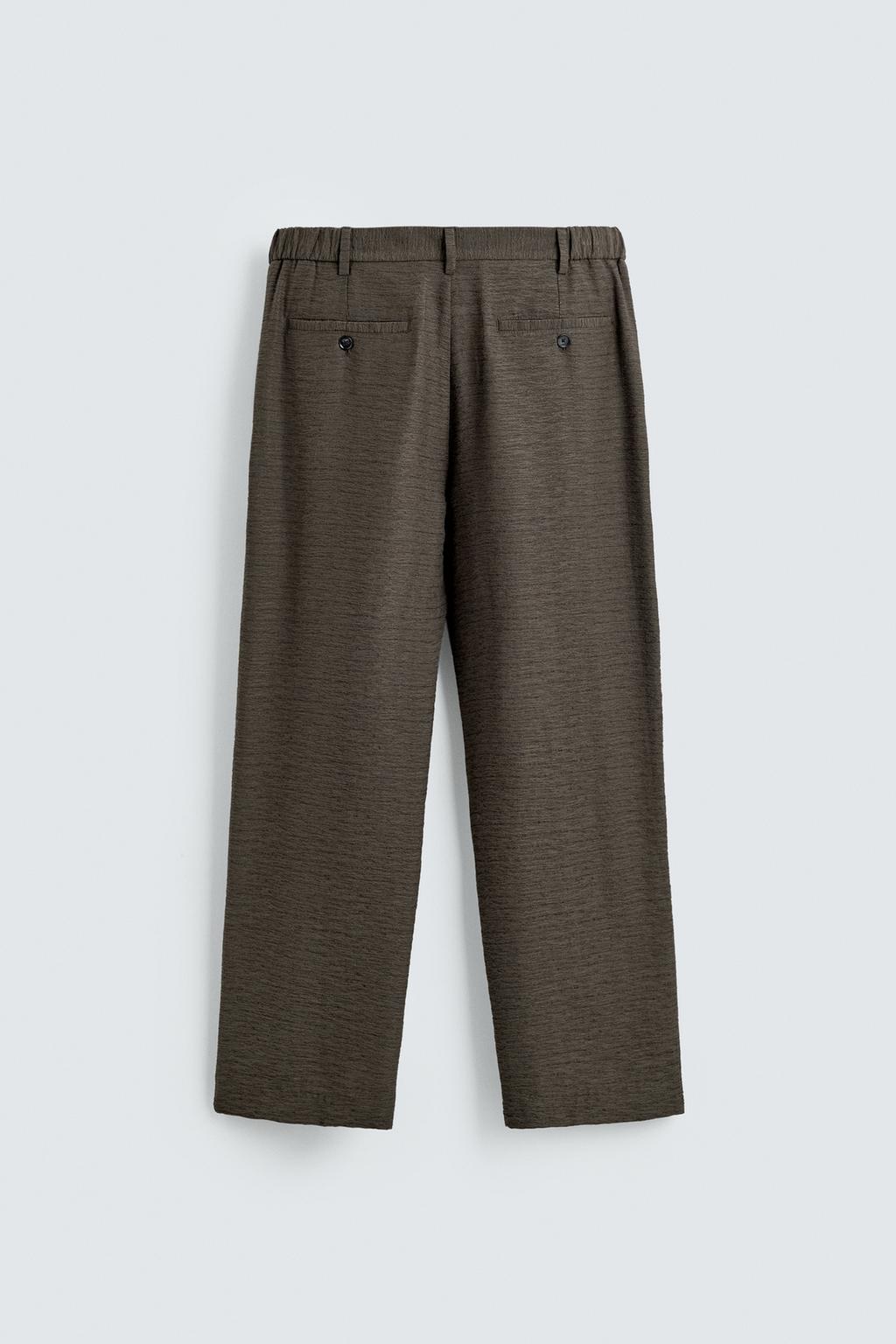 СТРУЯЩИЕСЯ БРЮКИ ИЗ РЕЛЬЕФНОЙ ТКАНИ СО СКЛАДКАМИ