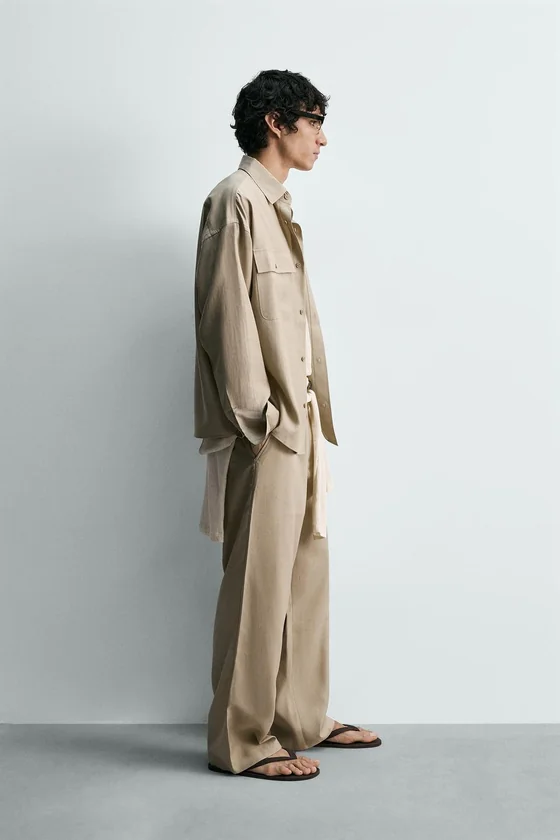 СТРУЯЩИЕСЯ БРЮКИ СО СКЛАДКАМИ