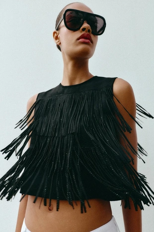 Топ из искусственной замши с бахромой и заклепками- Заказать в России