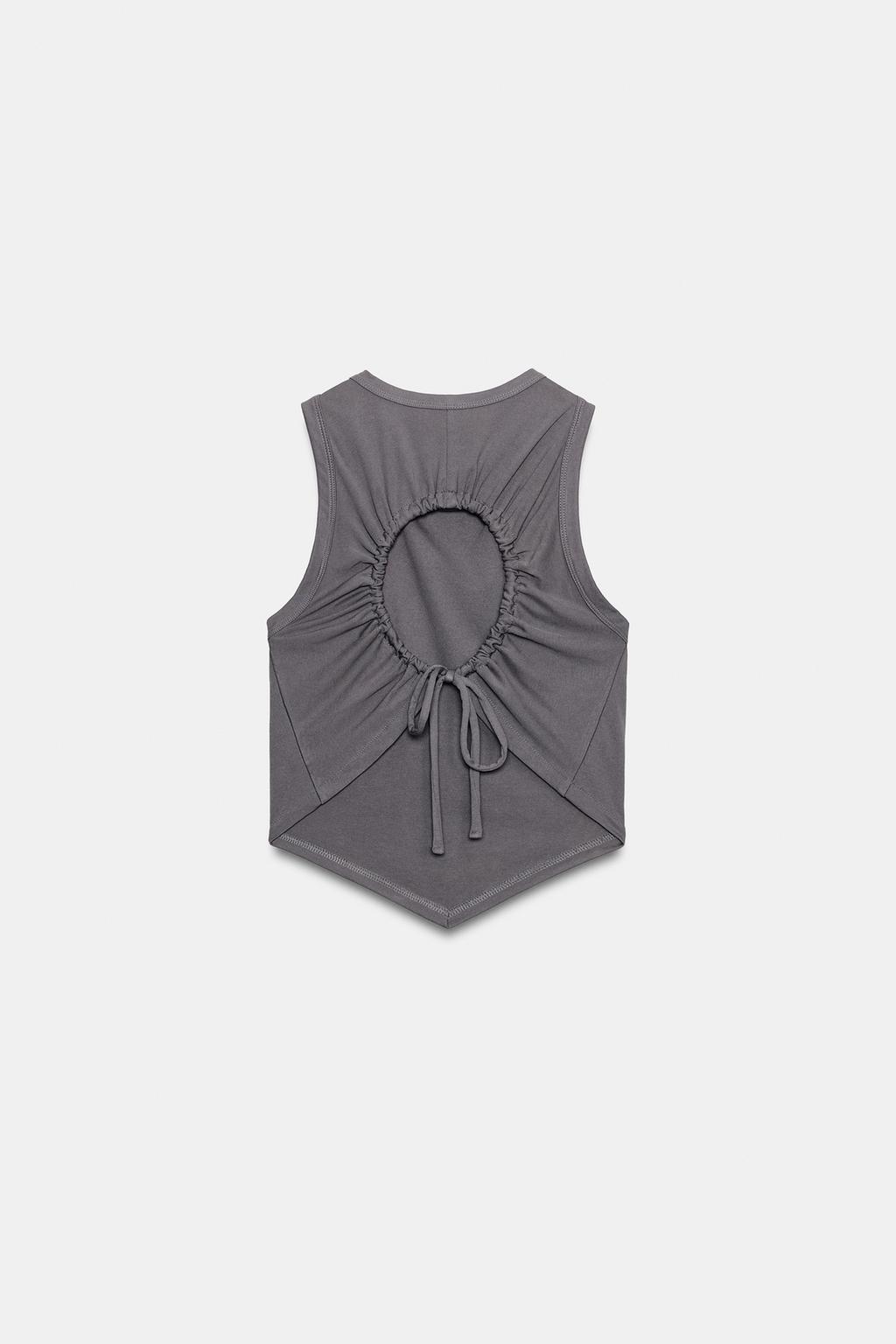 СТРУЯЩИЙСЯ ТОП С ОТКРЫТОЙ СПИНОЙ