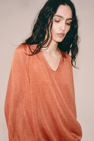 Трикотажный топ с воротником поло- Заказать в России