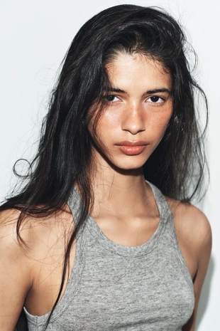 Топ с горловиной халтер и льном