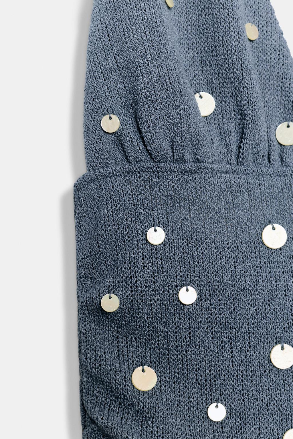 ТОП ИЗ ГРУБОЙ ТКАНИ С ГОРЛОВИНОЙ ХАЛТЕР И БУСИНАМИ