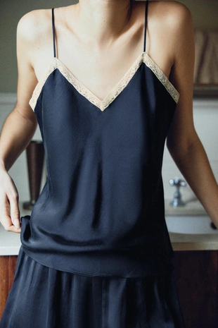 Шелковый топ в бельевом стиле с кружевом- Заказать в России