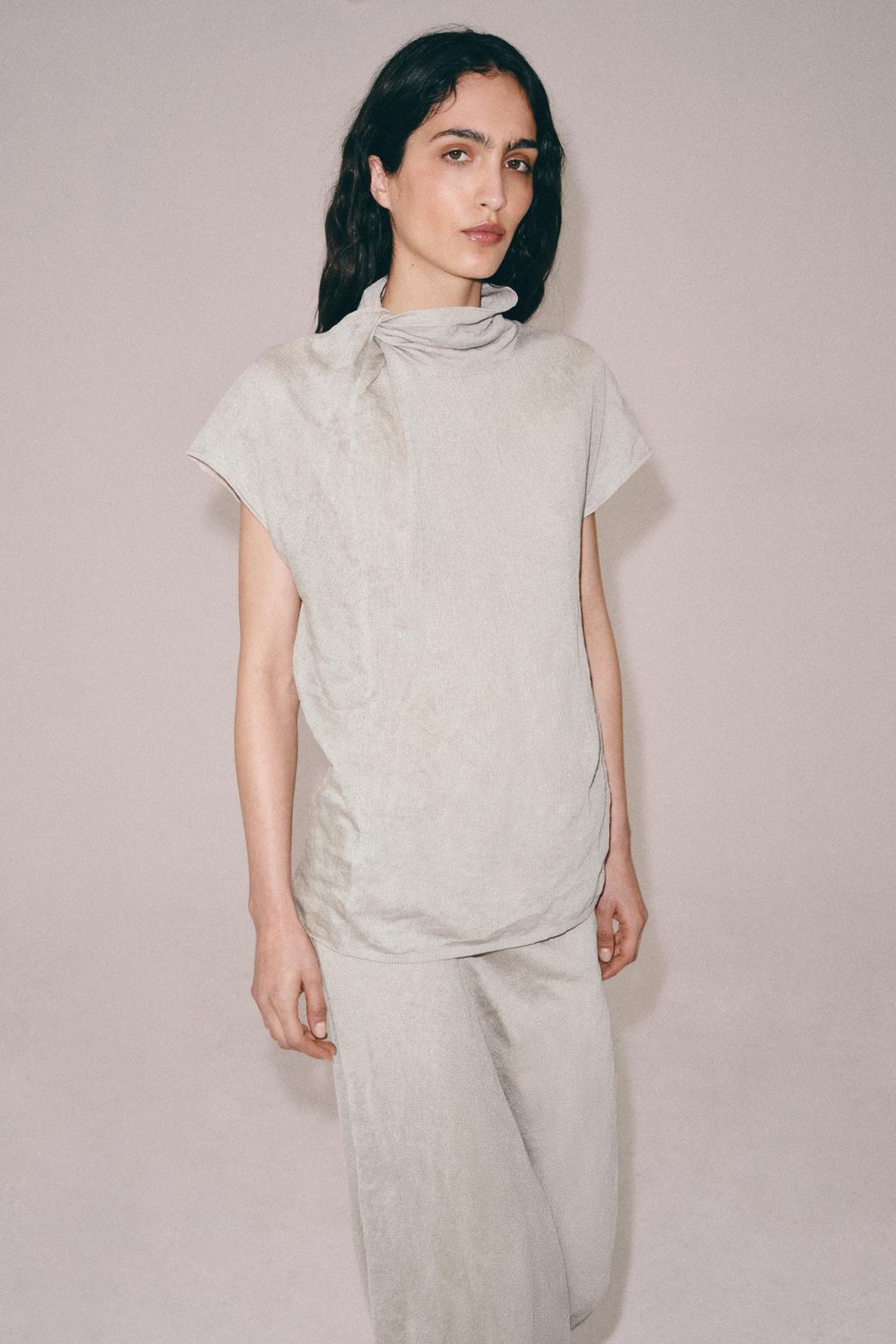 ТОП С УЗЛОМ ИЗ ЖАТОГО ТРИКОТАЖА