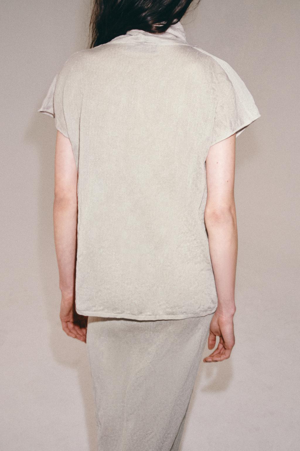 ТОП С УЗЛОМ ИЗ ЖАТОГО ТРИКОТАЖА