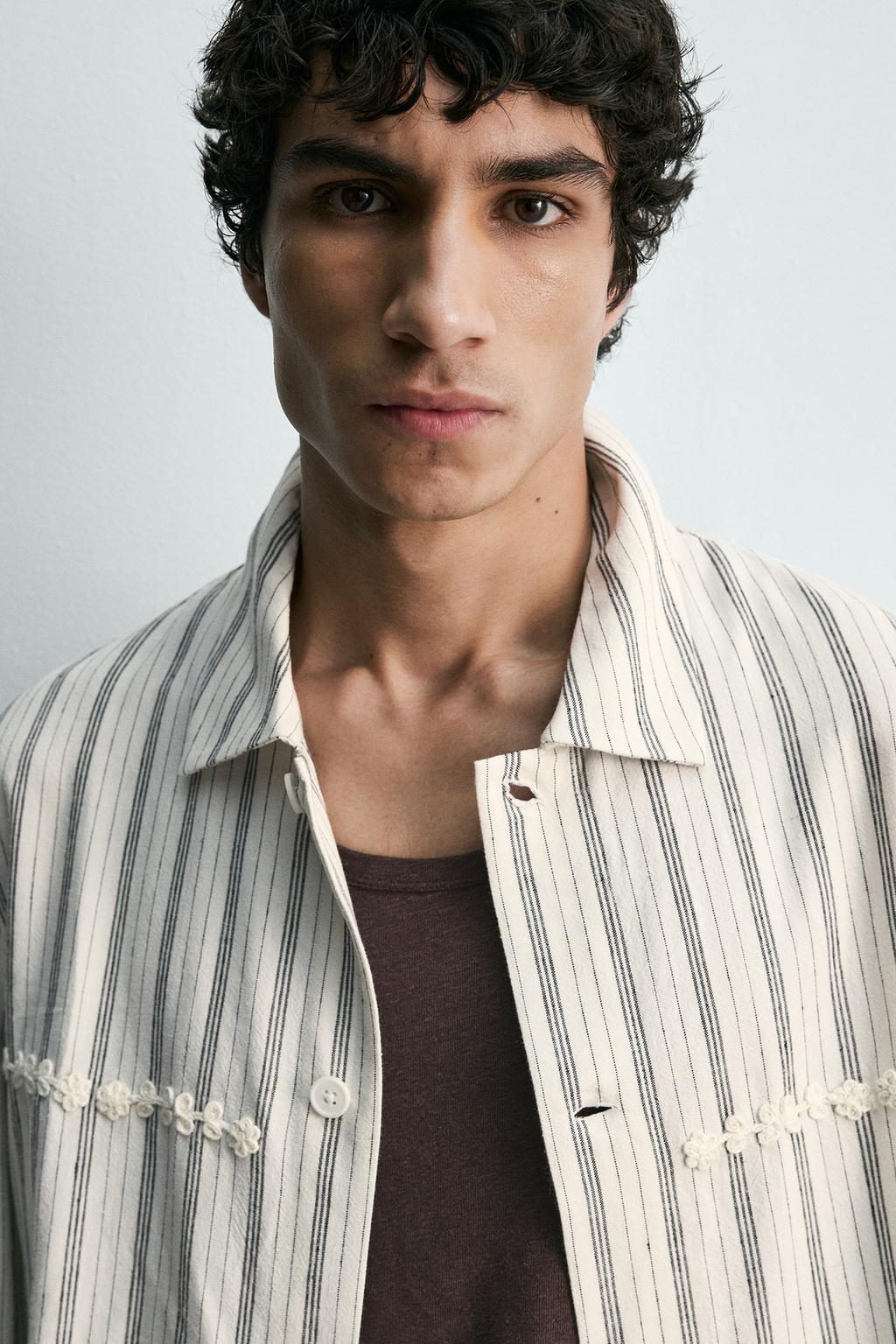 КУРТКА-РУБАШКА ИЗ СТРУЯЩЕЙСЯ ТКАНИ В ПОЛОСКУ С ВЫШИВКОЙ