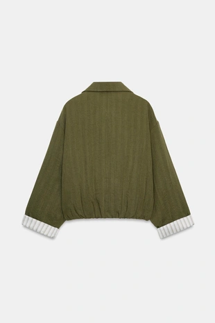 Укороченная куртка с подвернутыми рукавами