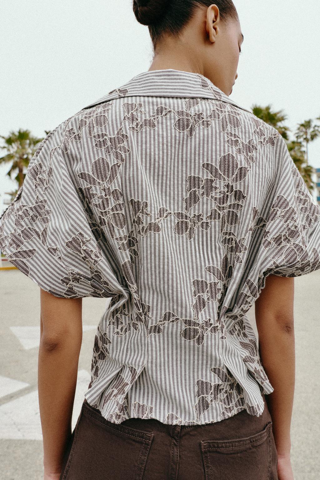 УКОРОЧЕННАЯ РУБАШКА С ВЫШИВКОЙ И ПАЙЕТКАМИ