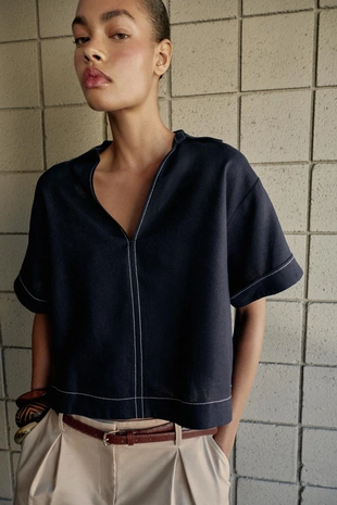 Рубашка из смесового льна с контрастными швами- Заказать в России