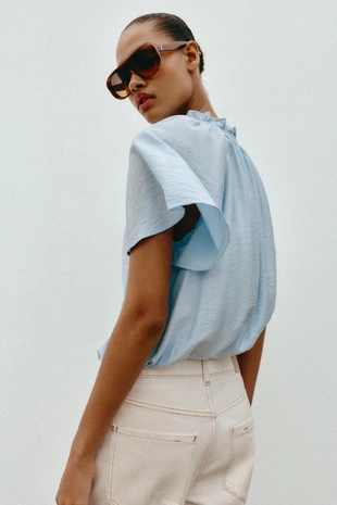 Блуза в романтическом стиле с воланами