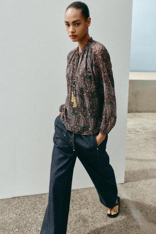 Блуза из полупрозрачной ткани с принтом- Заказать в России