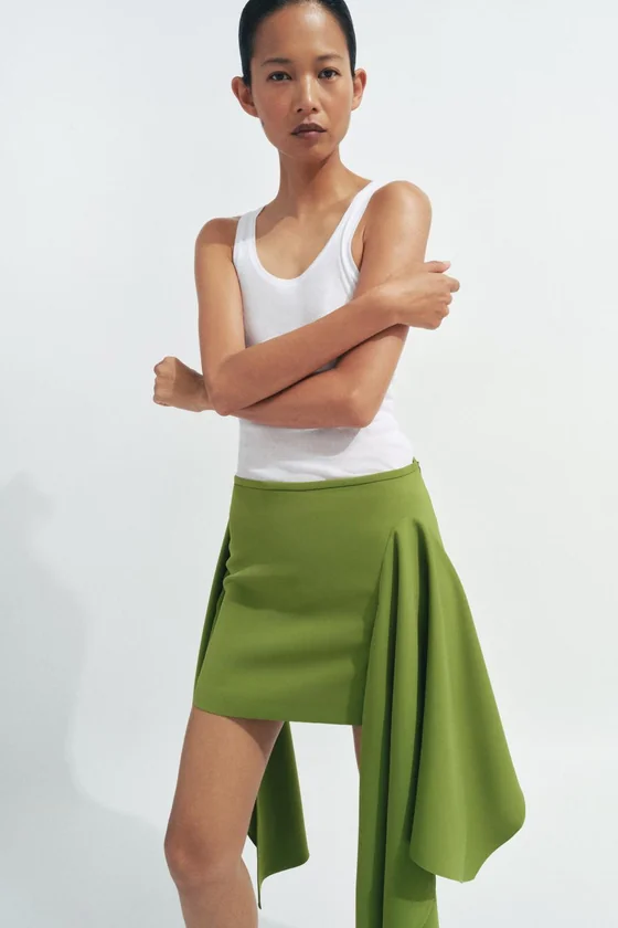 КОРОТКАЯ ЮБКА С ОСТРЫМ ПОДОЛОМ — коллекция Zara «ZW»