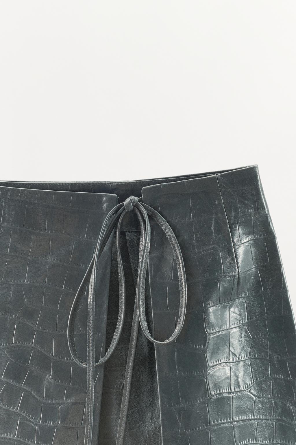 ЮБКА-РЕМЕНЬ ИЗ 100% НАТУРАЛЬНОЙ КОЖИ С ТИСНЕНИЕМ