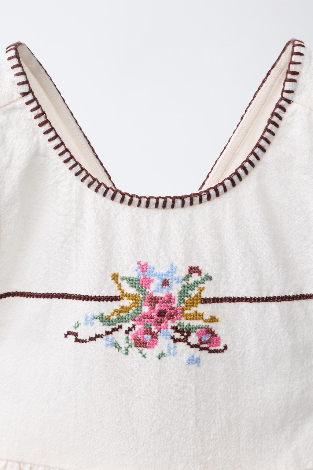 КОРОТКИЙ КОМБИНЕЗОН С ВЫШИВКОЙ КРЕСТИКОМ