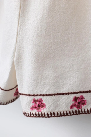 Короткий комбинезон с вышивкой крестиком- Заказать в России