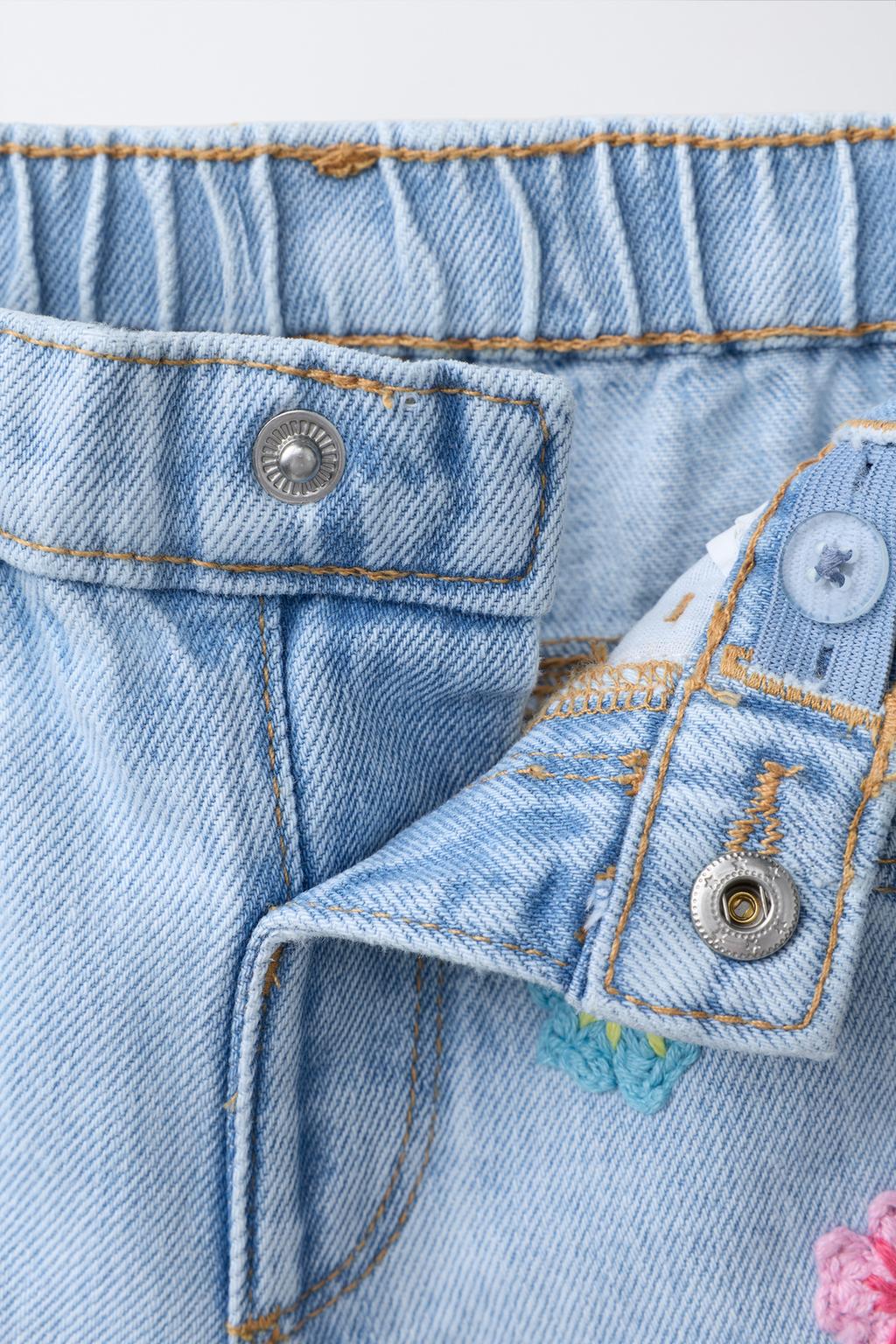 ДЖИНСОВЫЕ ШОРТЫ MOM FIT С ЦВЕТОЧНЫМ КРУЖЕВОМ КРОШЕ