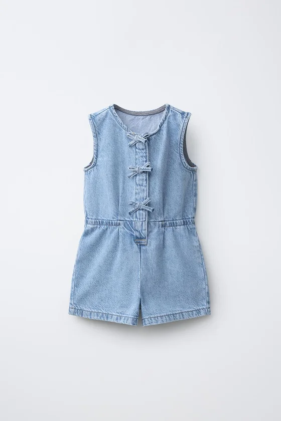 КОРОТКИЙ ДЖИНСОВЫЙ КОМБИНЕЗОН С БАНТИКАМИ