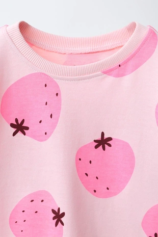 Комплект из футболки и шортов с принтом «клубника»- Заказать в России