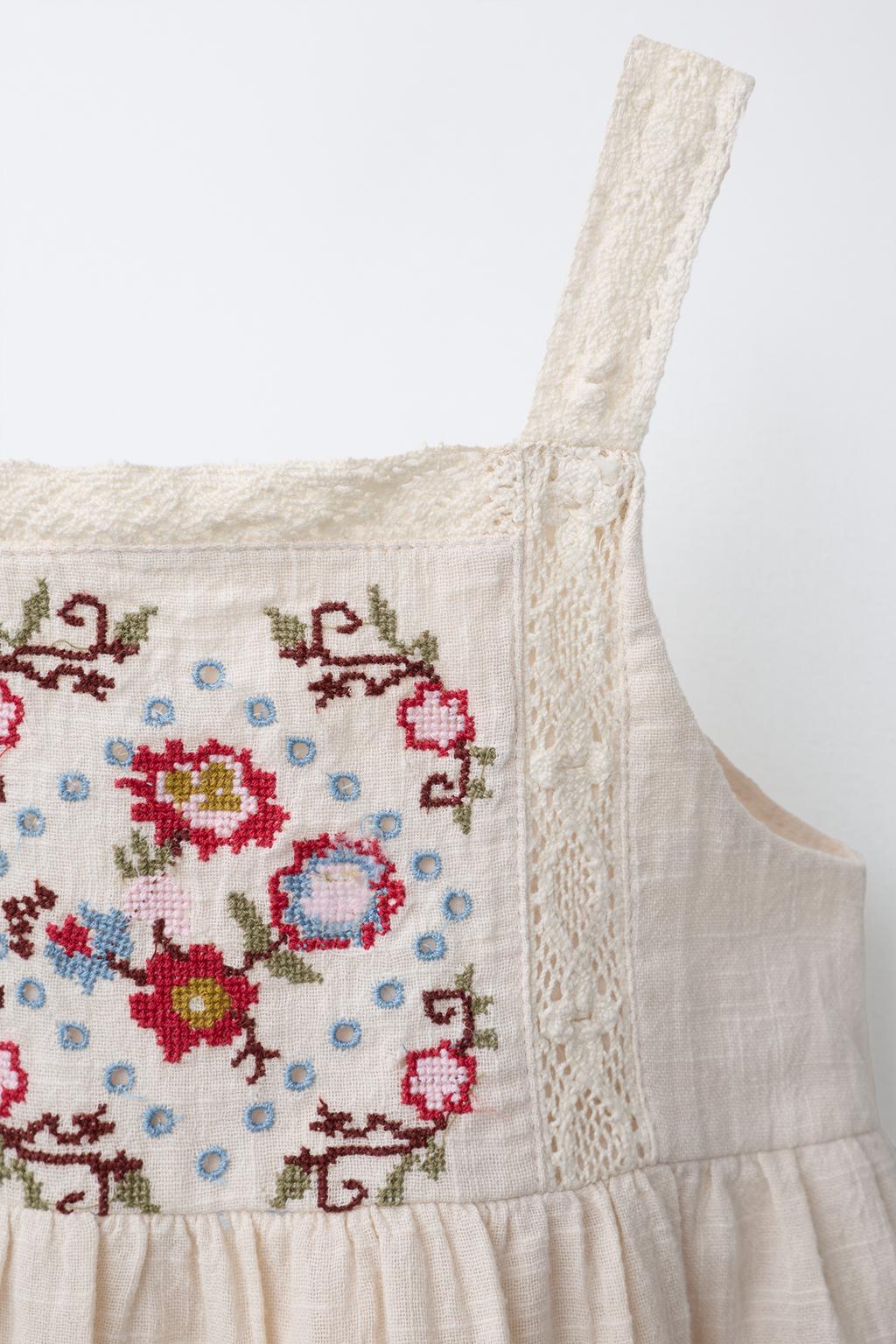 ПЛАТЬЕ С ВЫШИВКОЙ КРЕСТИКОМ