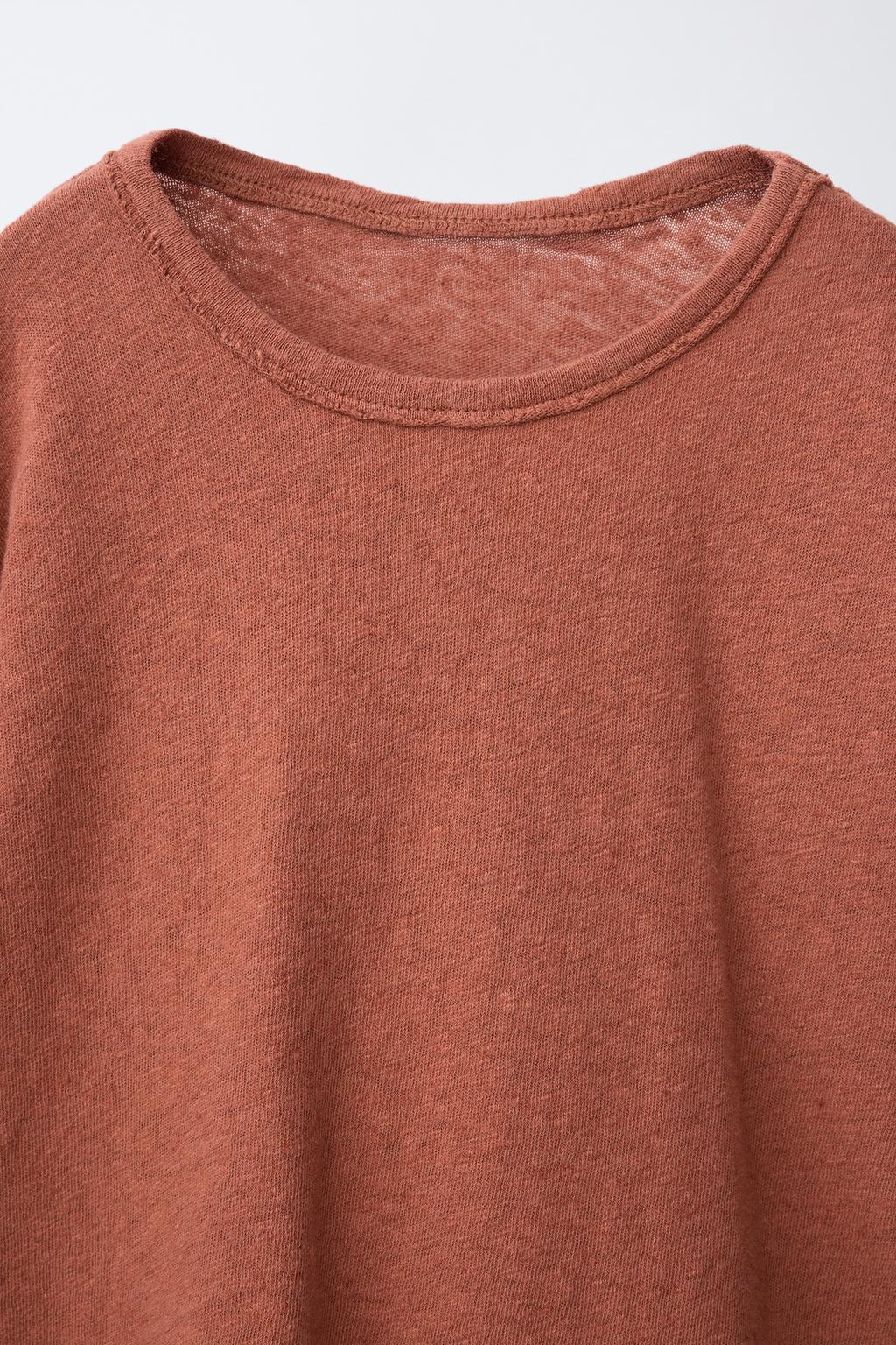 ОДНОТОННАЯ ФУТБОЛКА ИЗ ЛЬНА И ХЛОПКА