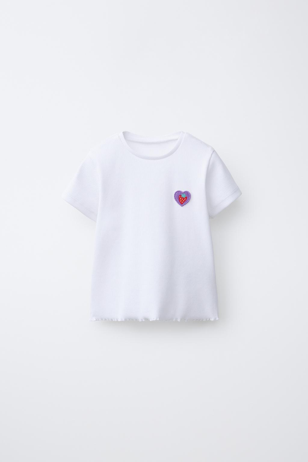 ФУТБОЛКА В РУБЧИК С НАШИВКОЙ