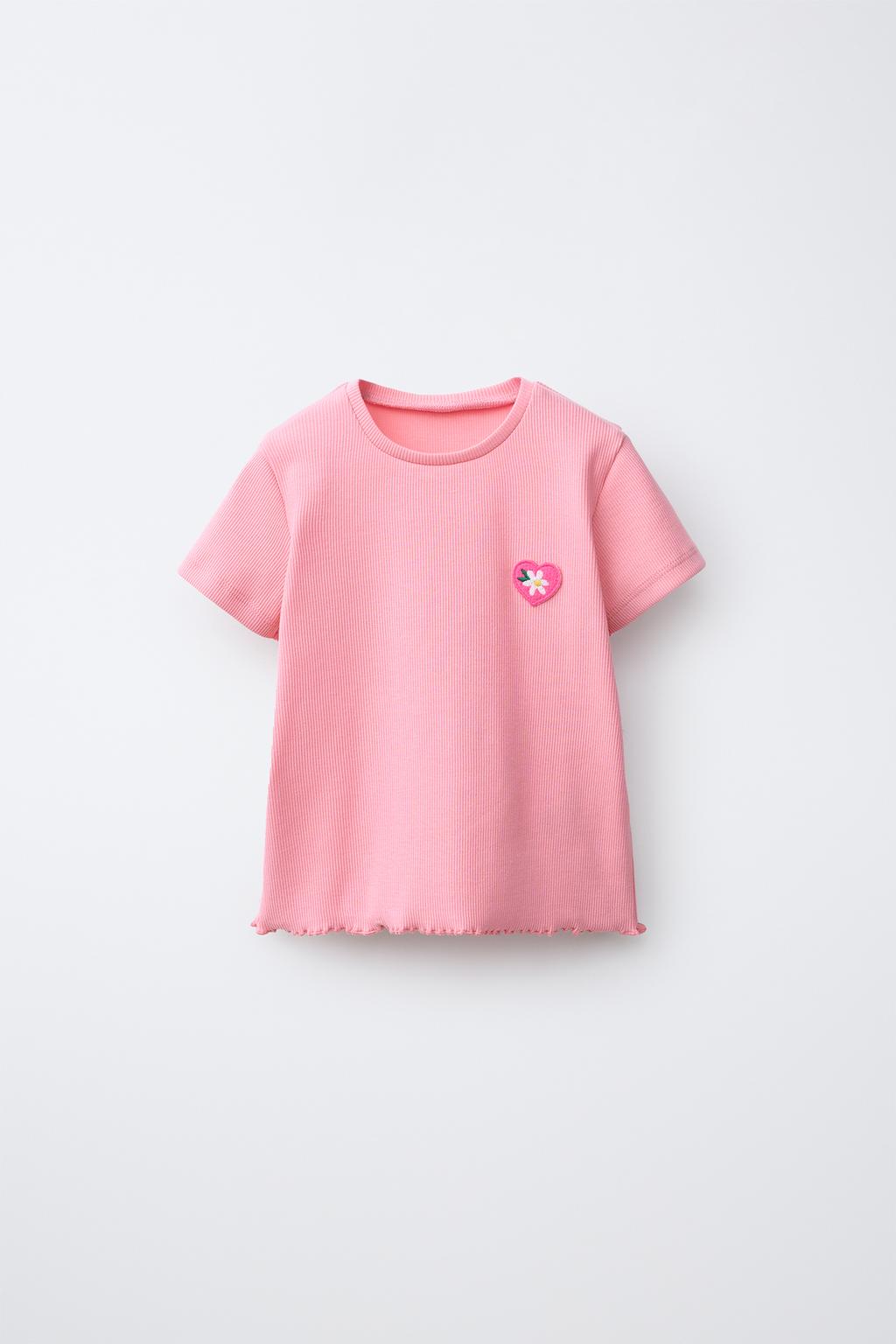 ФУТБОЛКА В РУБЧИК С НАШИВКОЙ