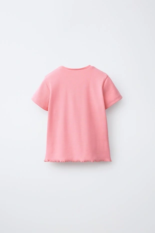 Футболка в рубчик с нашивкой