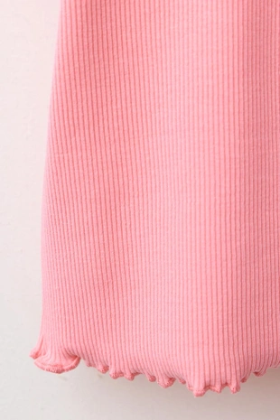 Футболка в рубчик с нашивкой